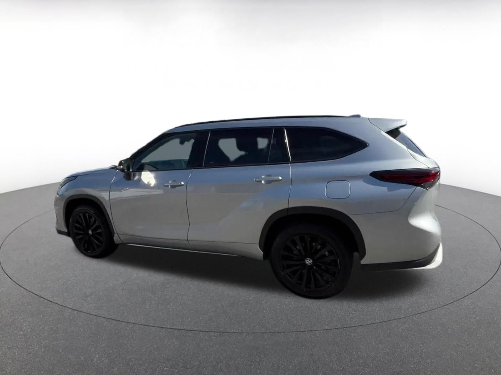 Thumbnail: 2025 Toyota Highlander - 10