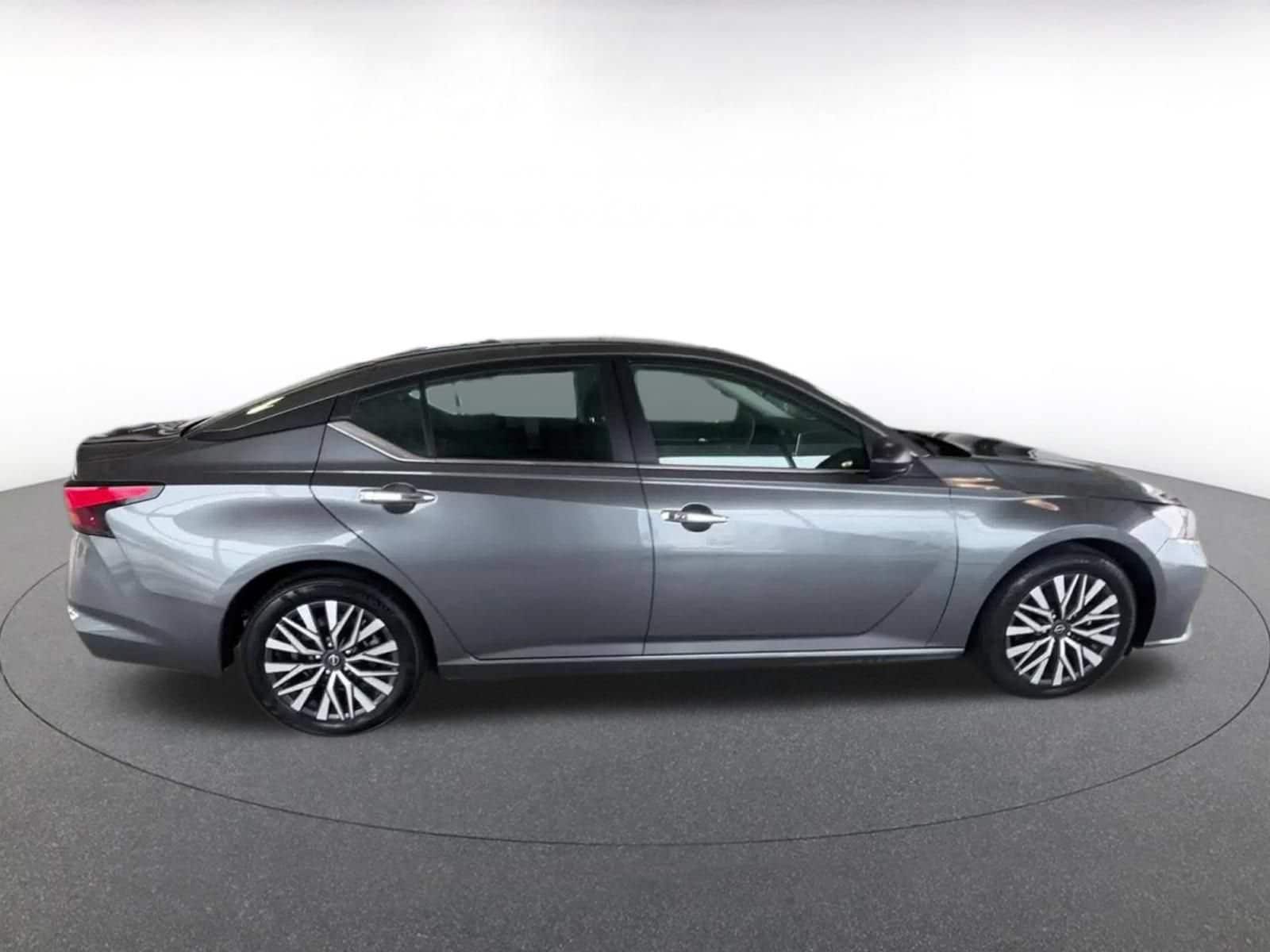 Thumbnail: 2025 Nissan Altima - 16