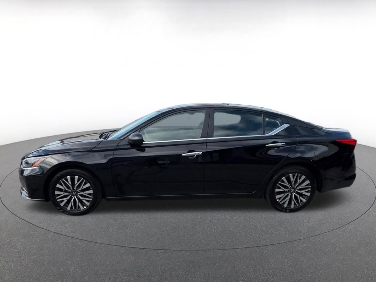 Thumbnail: 2025 Nissan Altima - 8