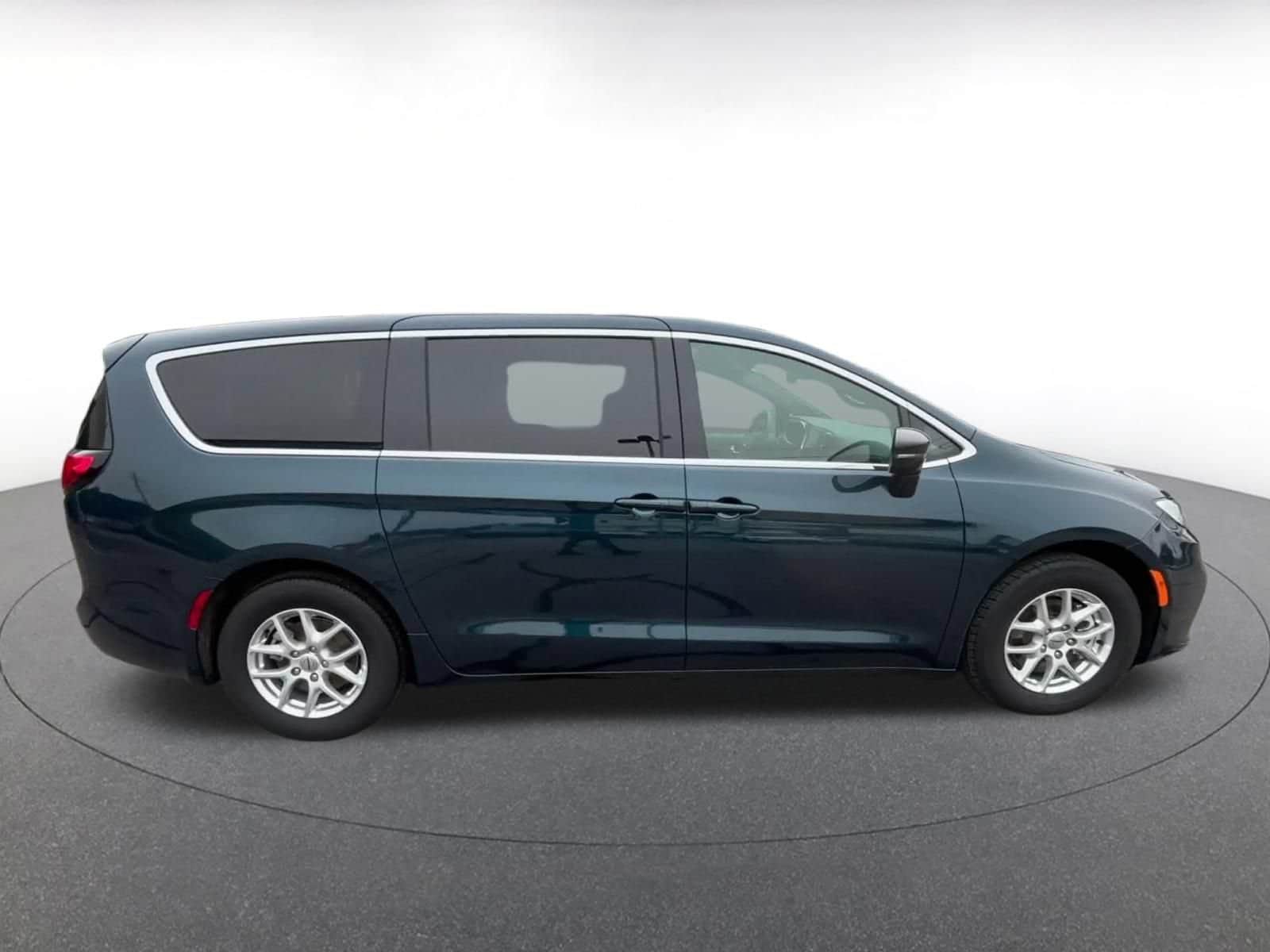 Thumbnail: 2025 Chrysler Pacifica - 15