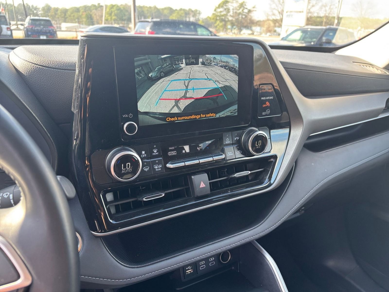 Thumbnail: 2025 Toyota Highlander - 26