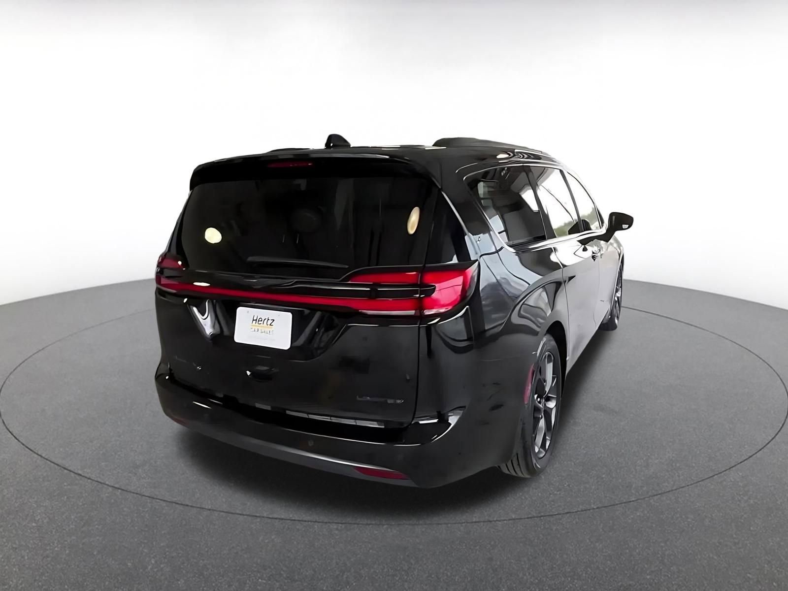 Thumbnail: 2025 Chrysler Pacifica - 13