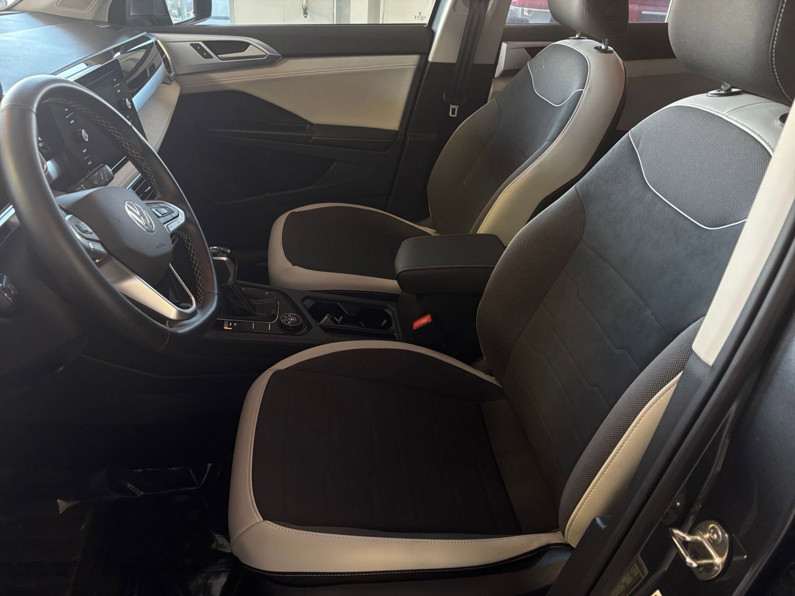 Thumbnail: 2025 Volkswagen Taos - 32