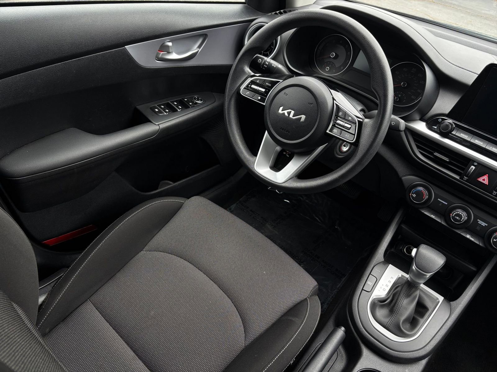 2024 Kia Forte LXS 32