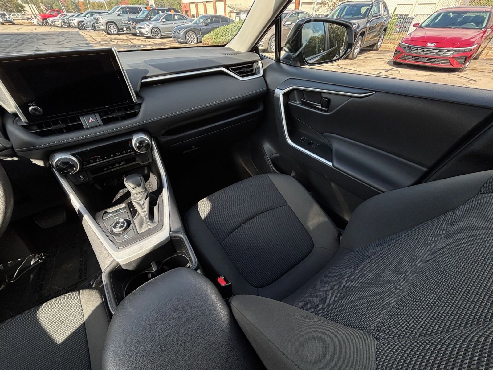 Thumbnail: 2025 Toyota RAV4 - 34