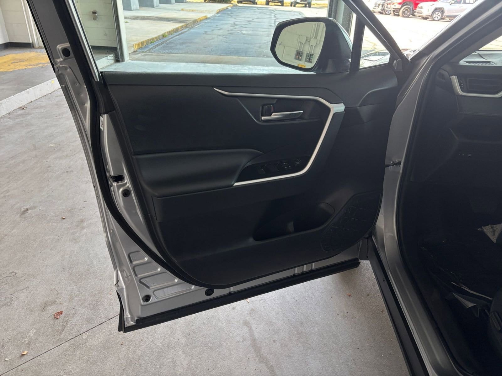 Thumbnail: 2025 Toyota RAV4 - 26