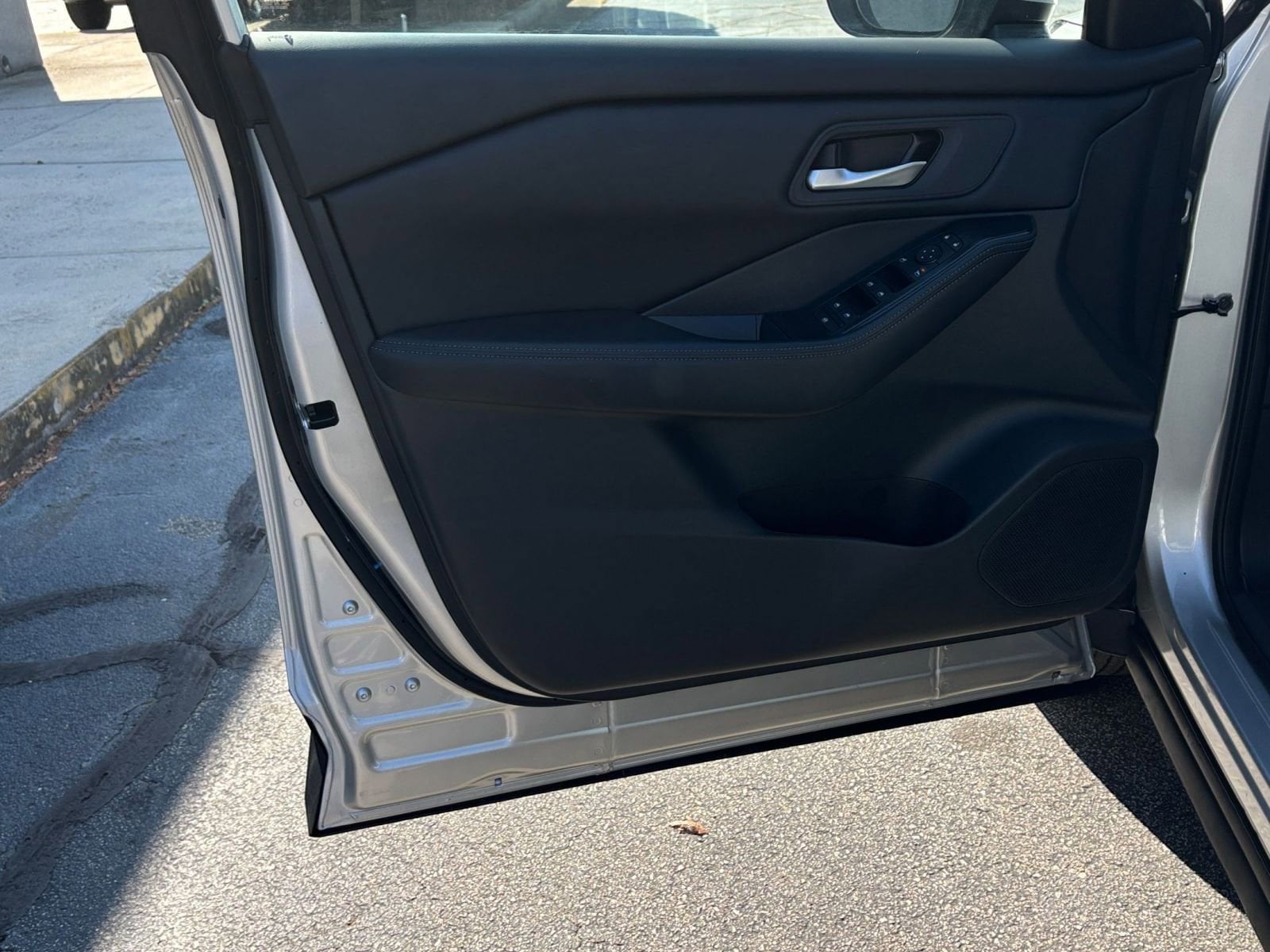 Thumbnail: 2025 Nissan Rogue - 18