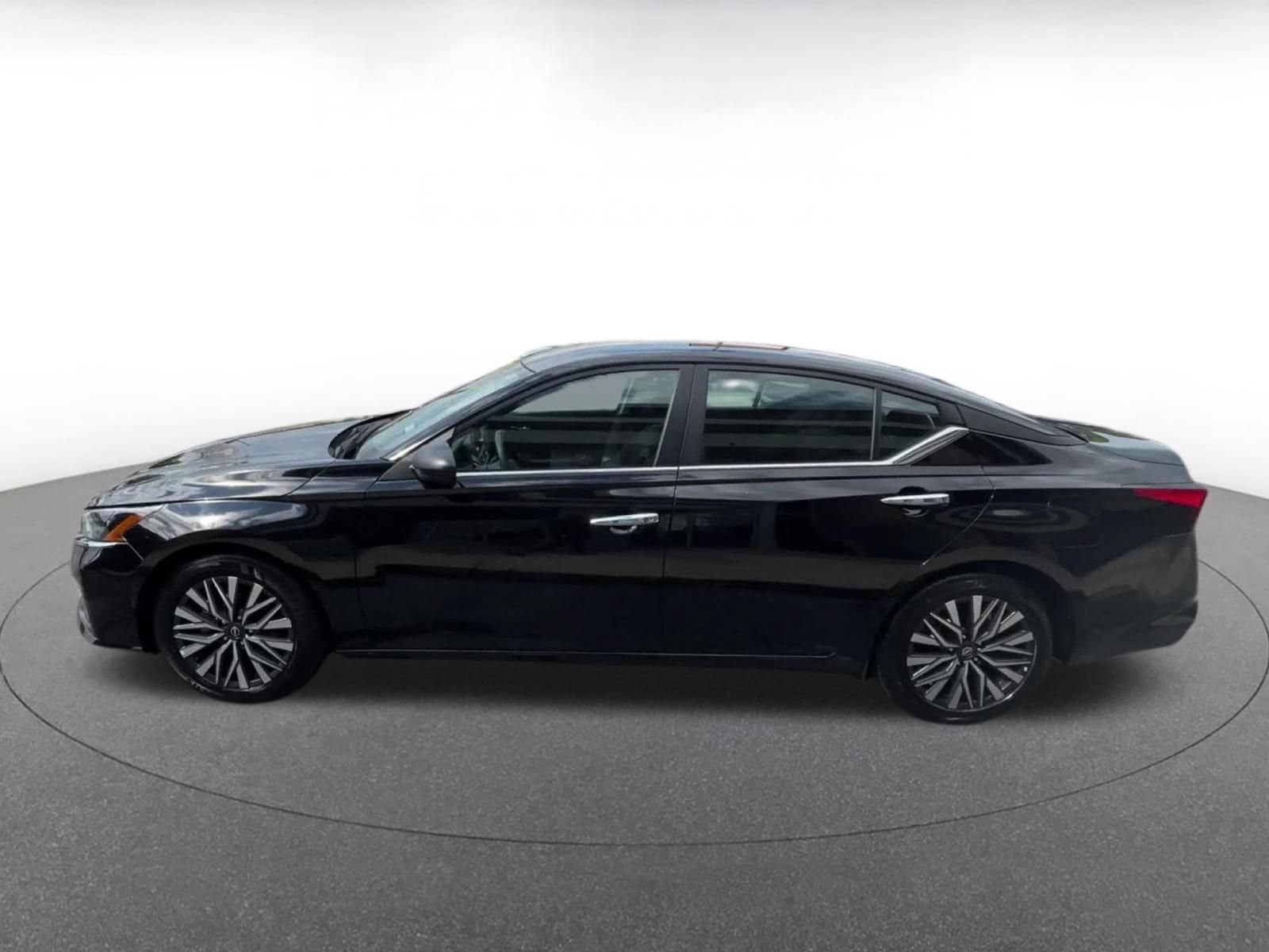 Thumbnail: 2025 Nissan Altima - 8