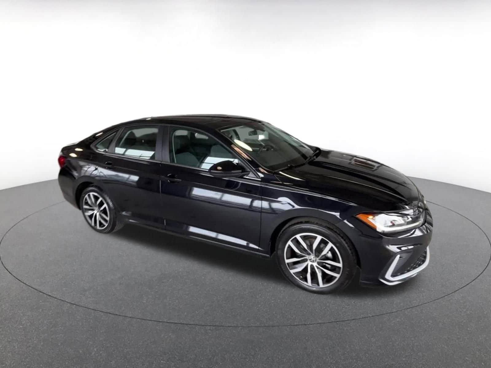 Thumbnail: 2025 Volkswagen Jetta - 2