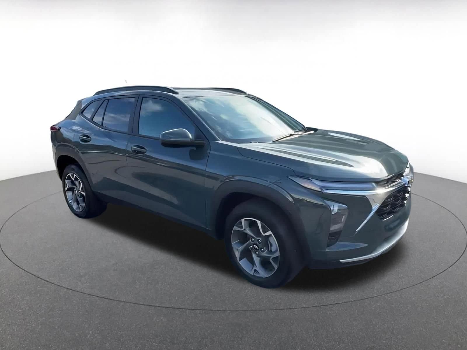 Thumbnail: 2025 Chevrolet Trax - 2