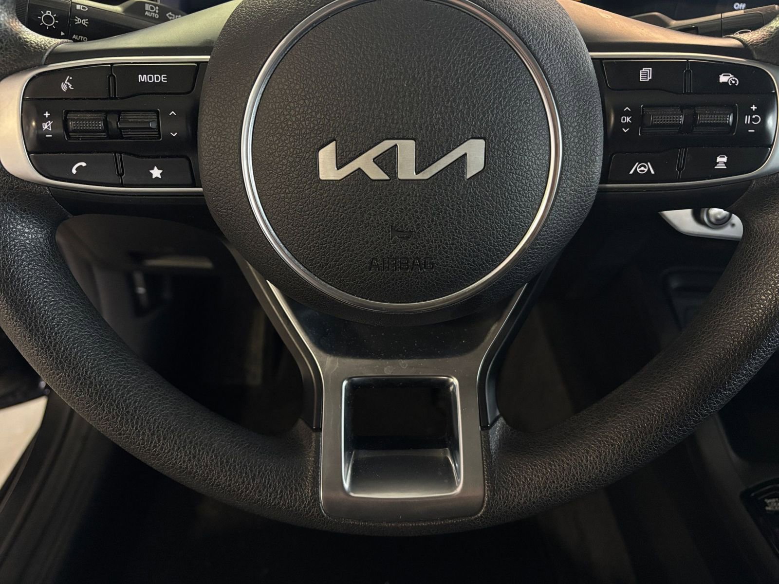 Thumbnail: 2025 Kia K5 - 28