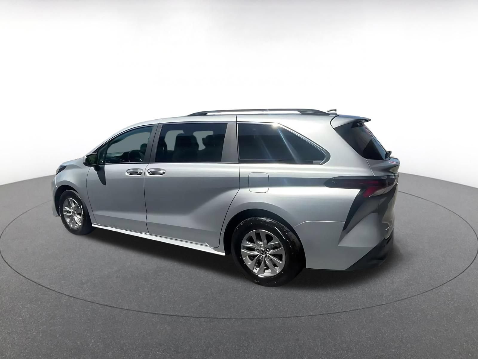 Thumbnail: 2025 Toyota Sienna - 9