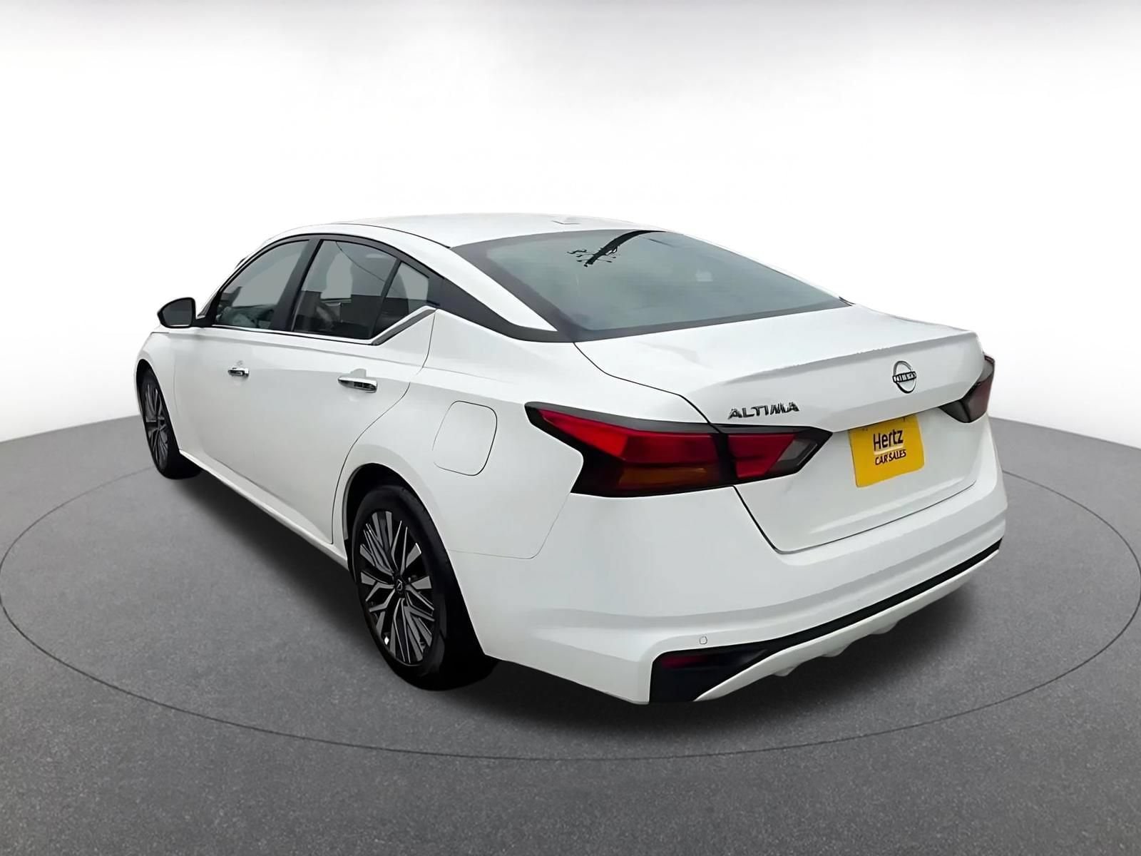 Thumbnail: 2025 Nissan Altima - 9