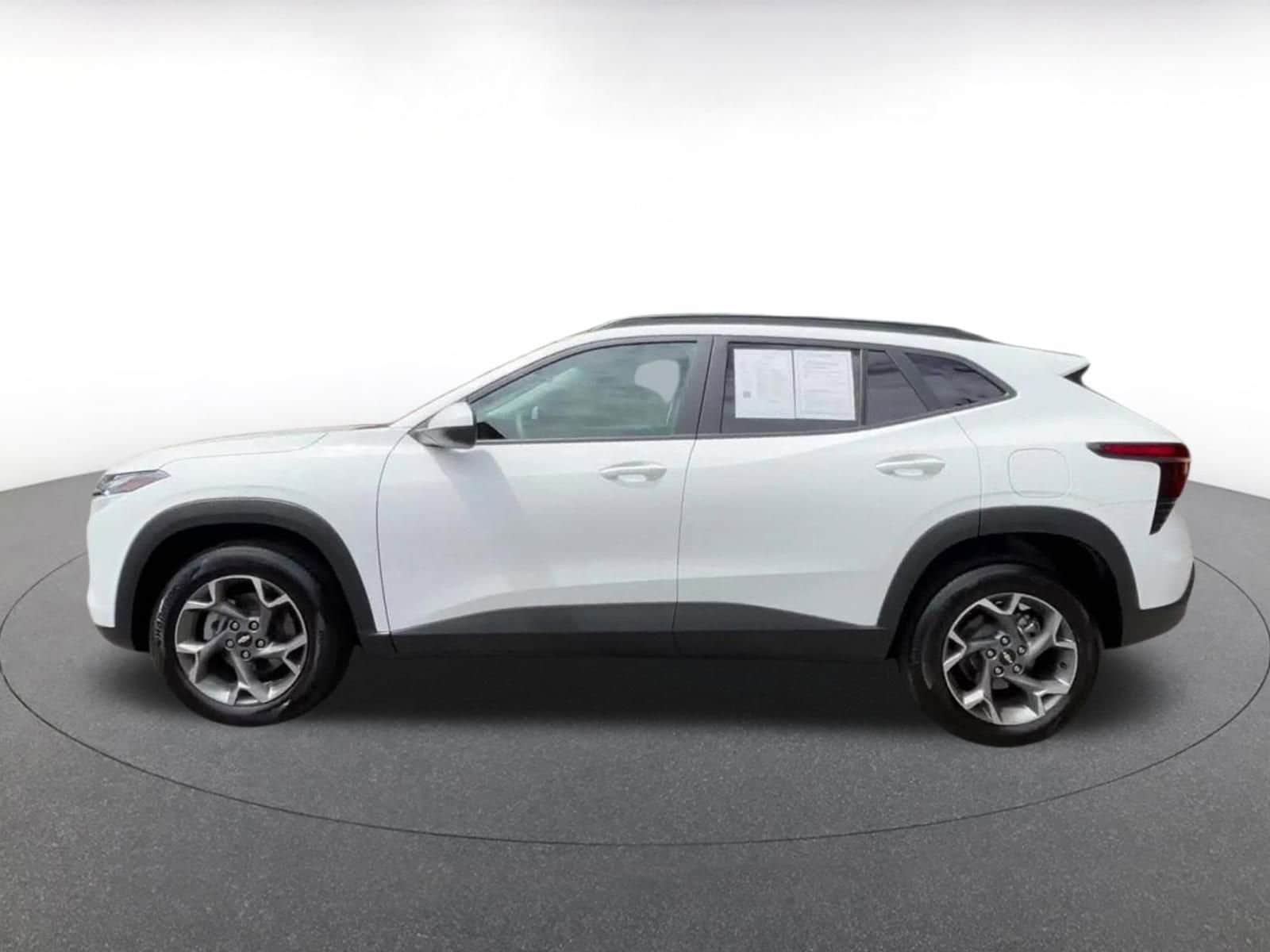 Thumbnail: 2025 Chevrolet Trax - 8