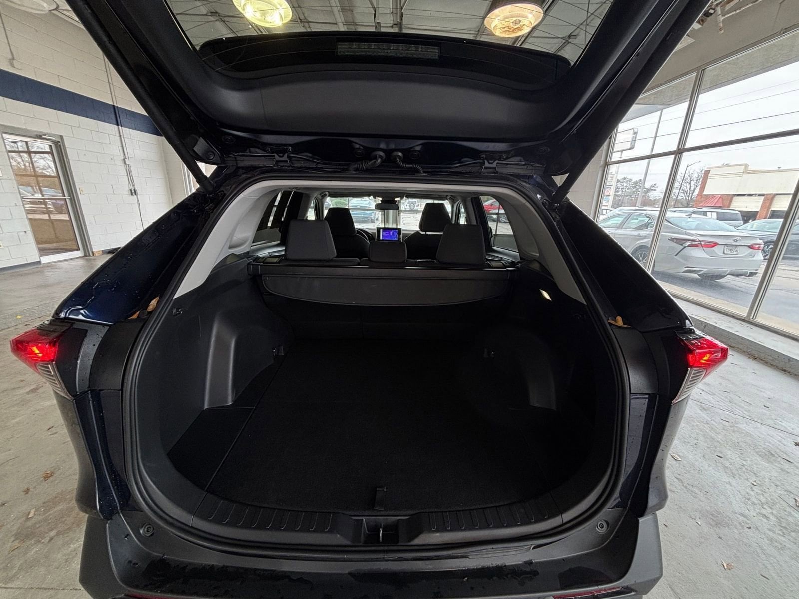 Thumbnail: 2025 Toyota RAV4 - 32