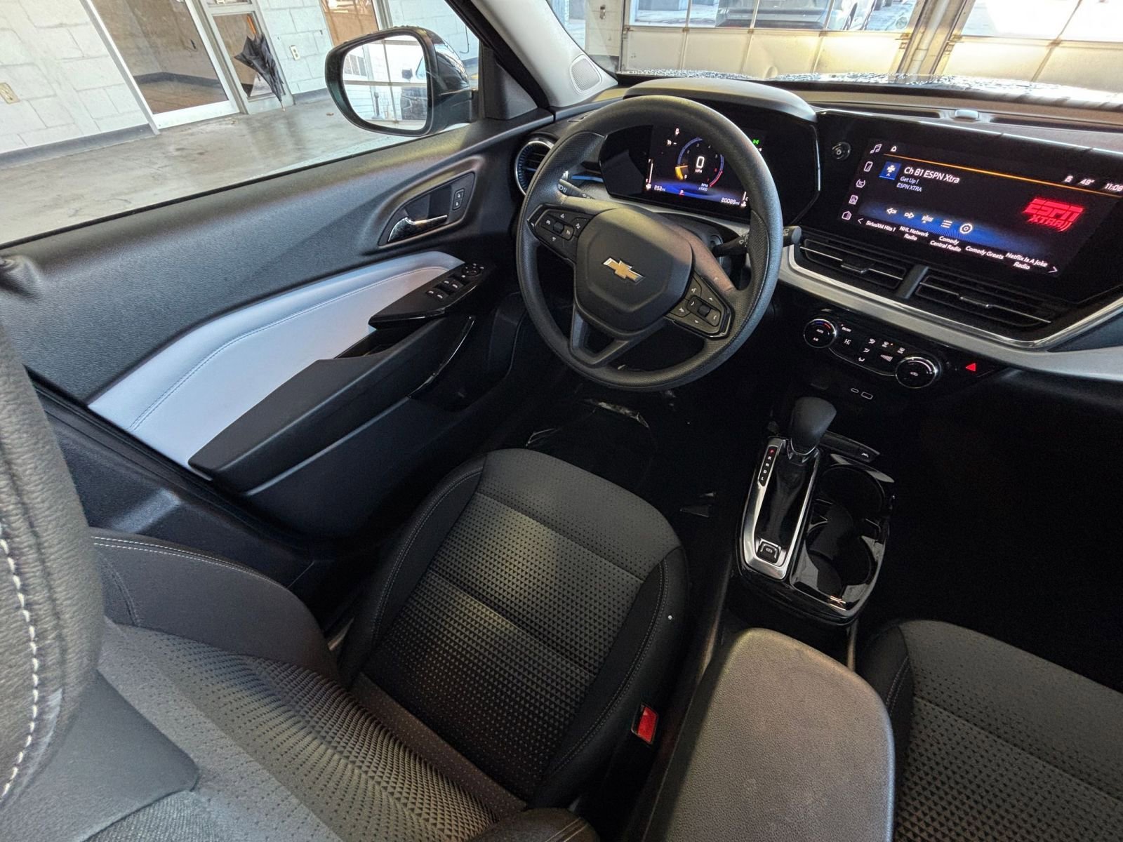 Thumbnail: 2025 Chevrolet Trax - 33