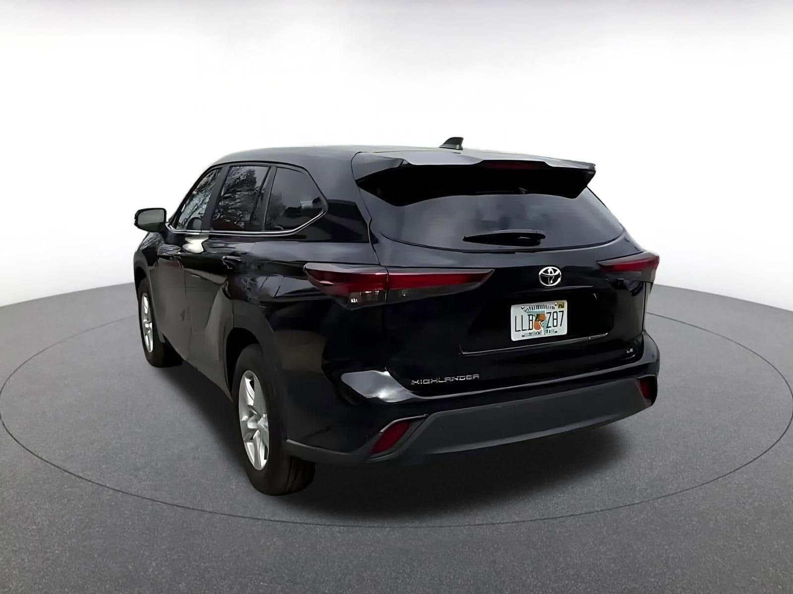 Thumbnail: 2025 Toyota Highlander - 16