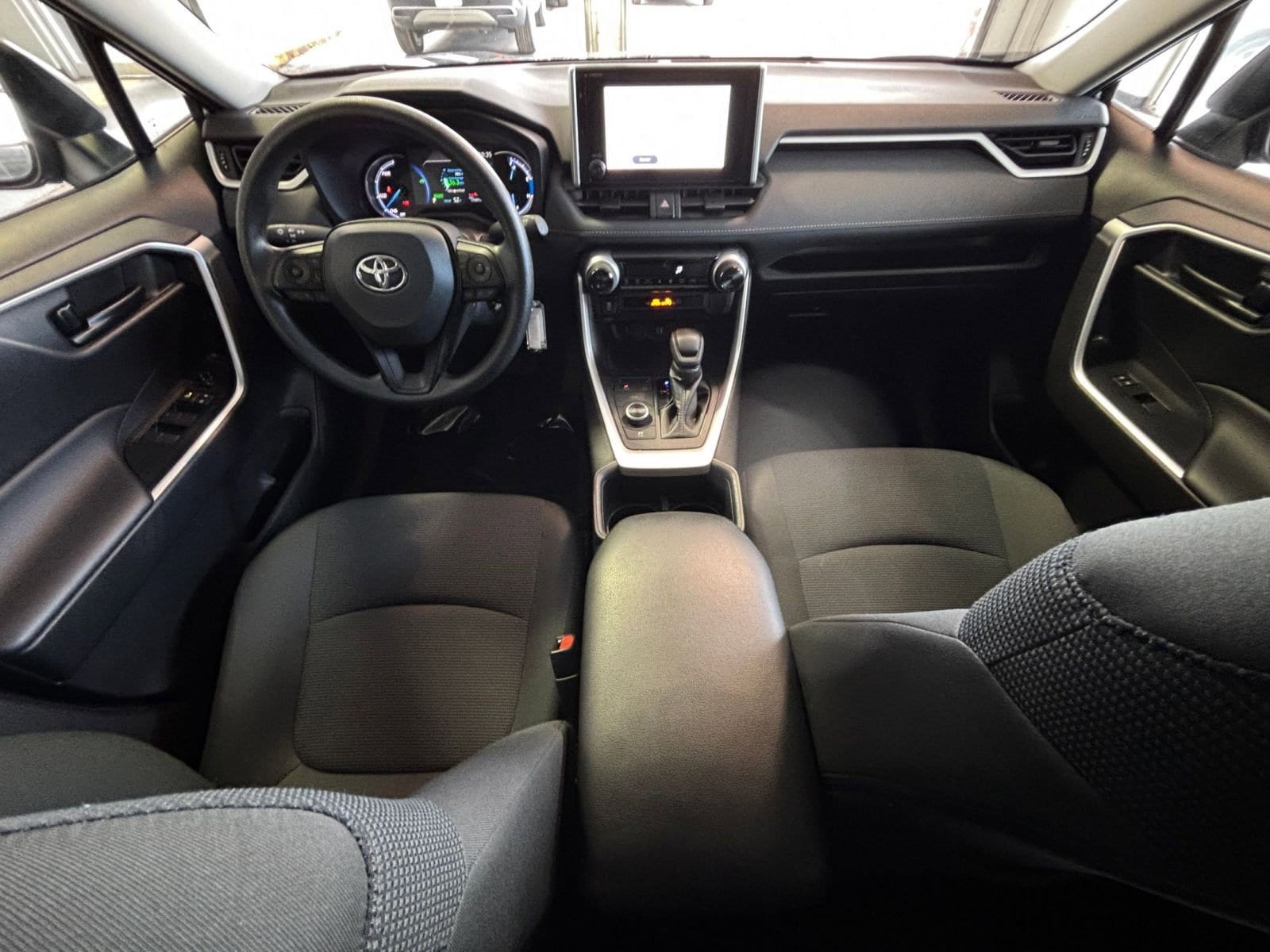 Thumbnail: 2025 Toyota RAV4 - 32