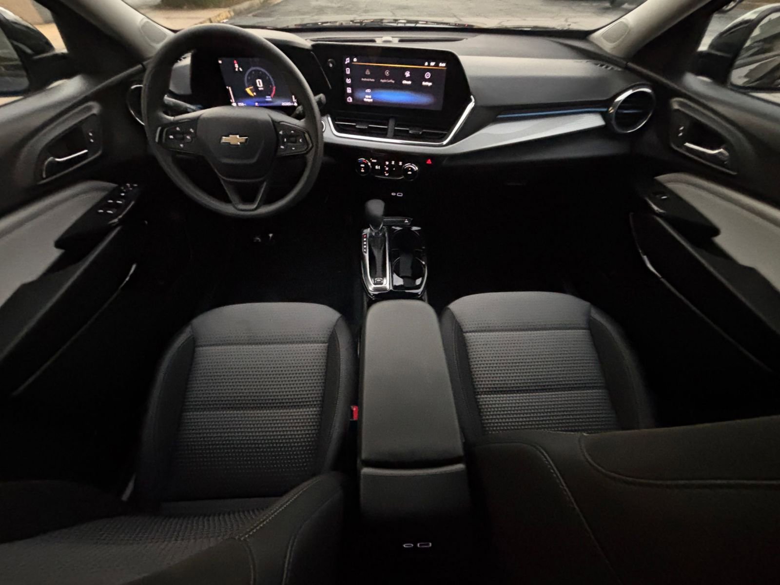 Thumbnail: 2025 Chevrolet Trax - 32