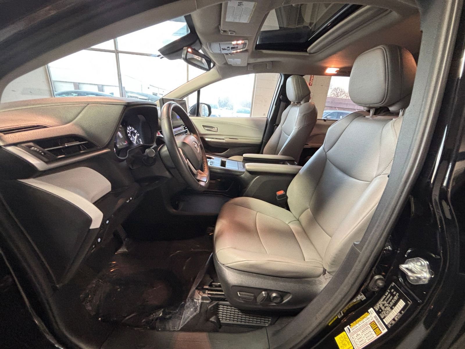 Thumbnail: 2025 Toyota Sienna - 29