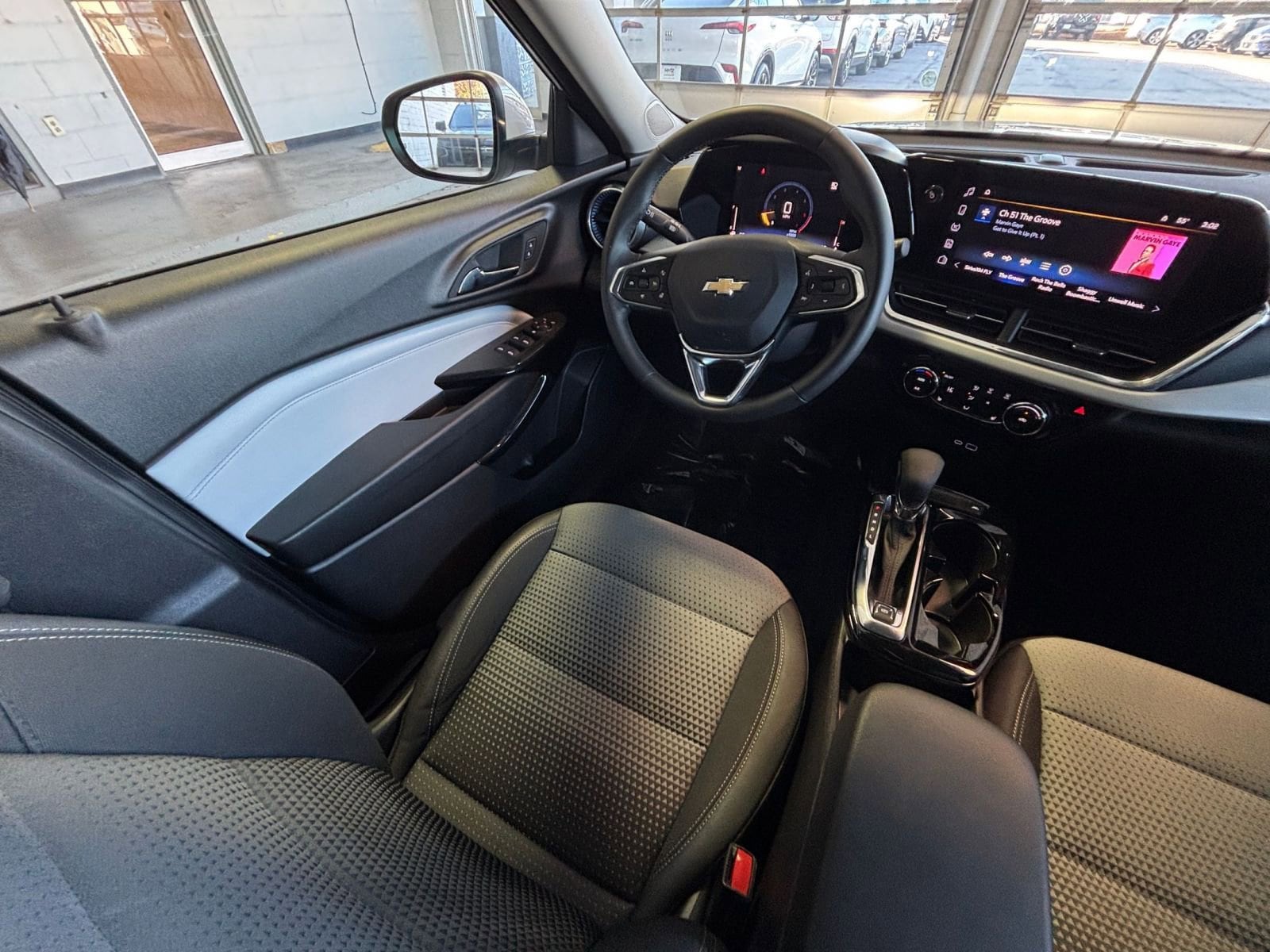 Thumbnail: 2025 Chevrolet Trax - 33