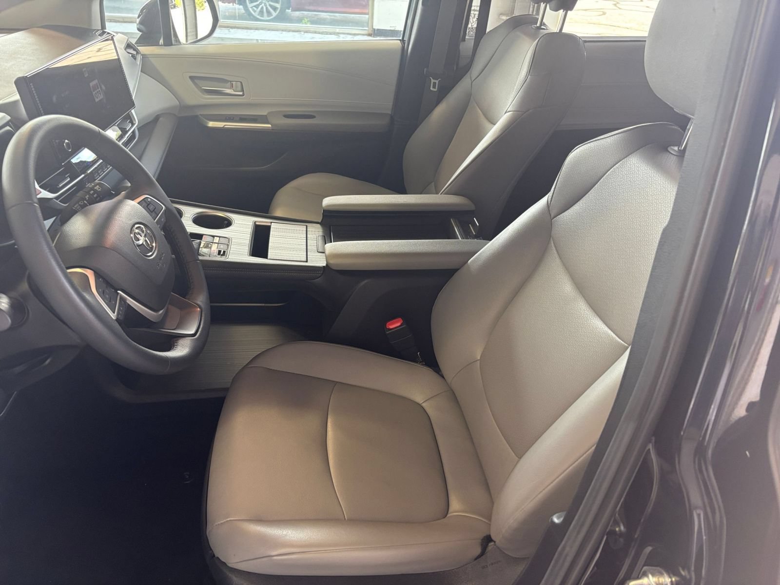 Thumbnail: 2025 Toyota Sienna - 27