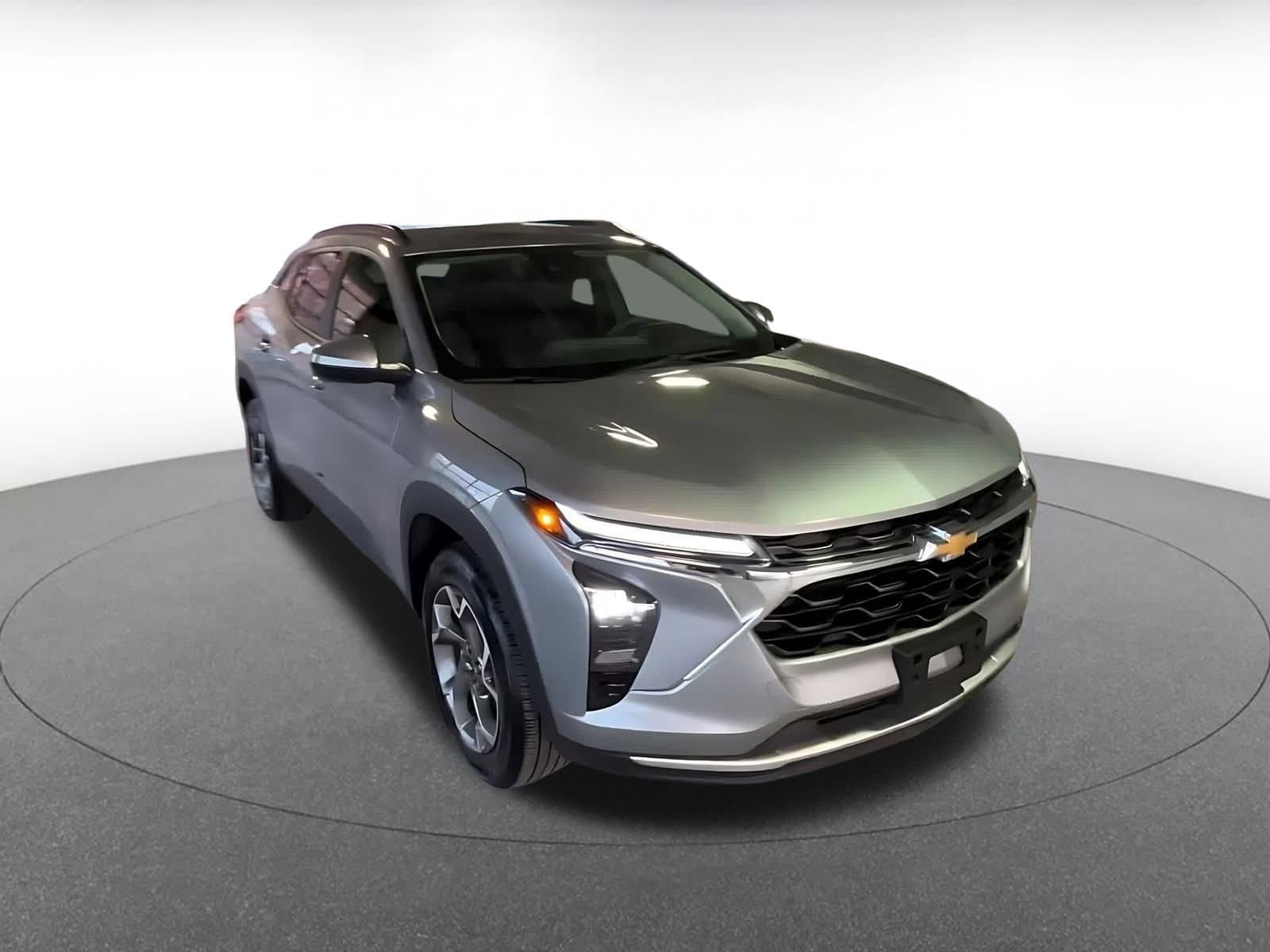 Thumbnail: 2025 Chevrolet Trax - 3