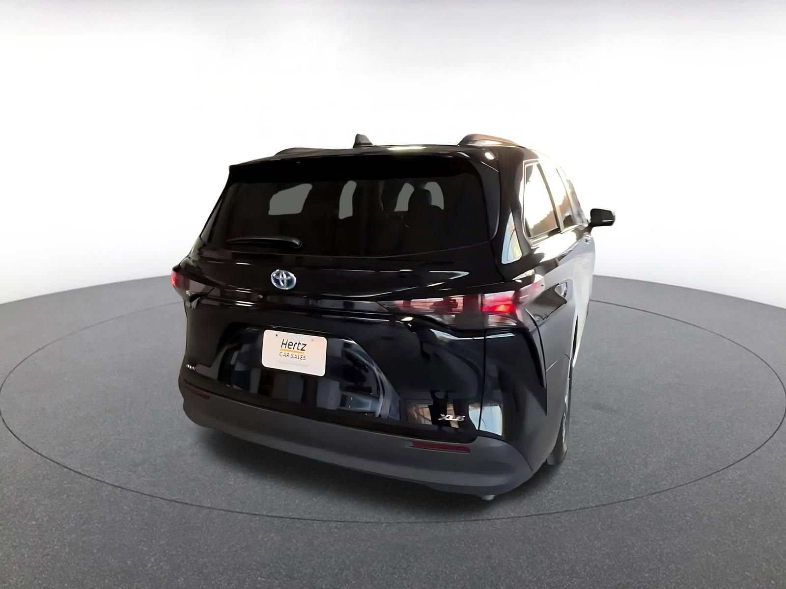 Thumbnail: 2025 Toyota Sienna - 15