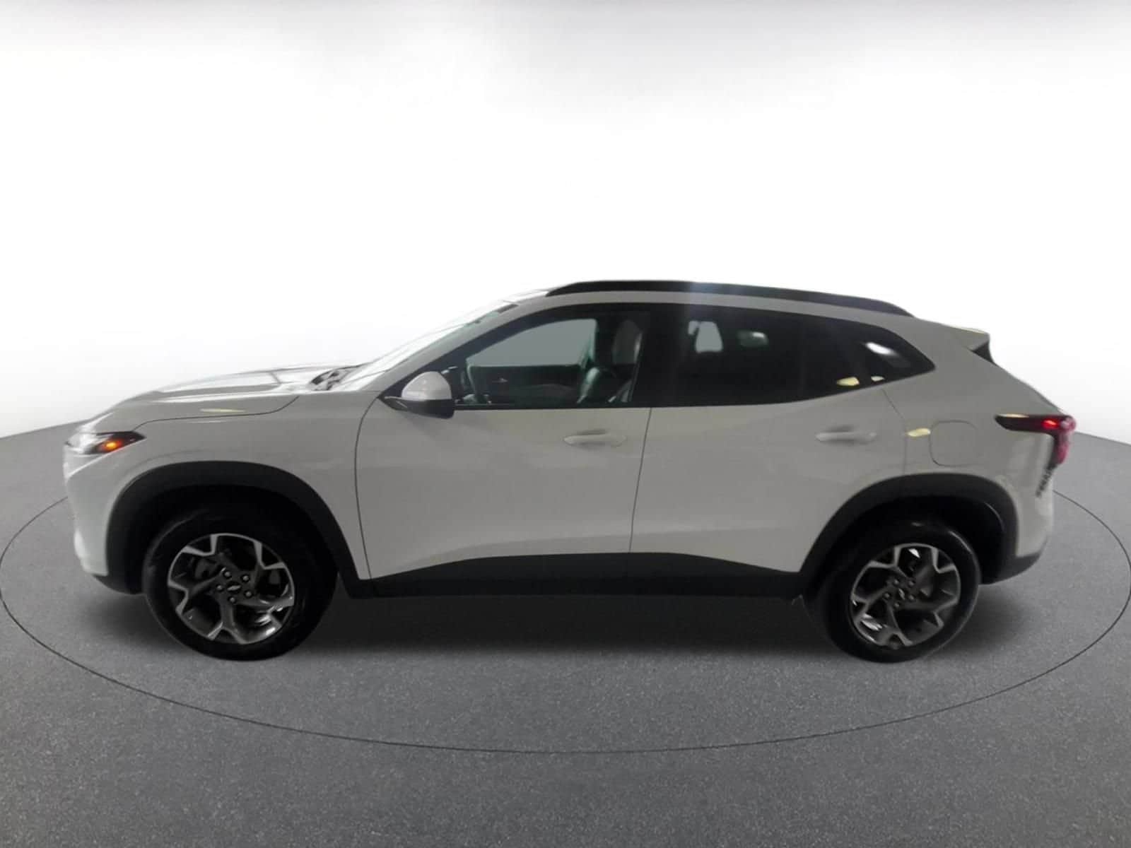 Thumbnail: 2025 Chevrolet Trax - 8