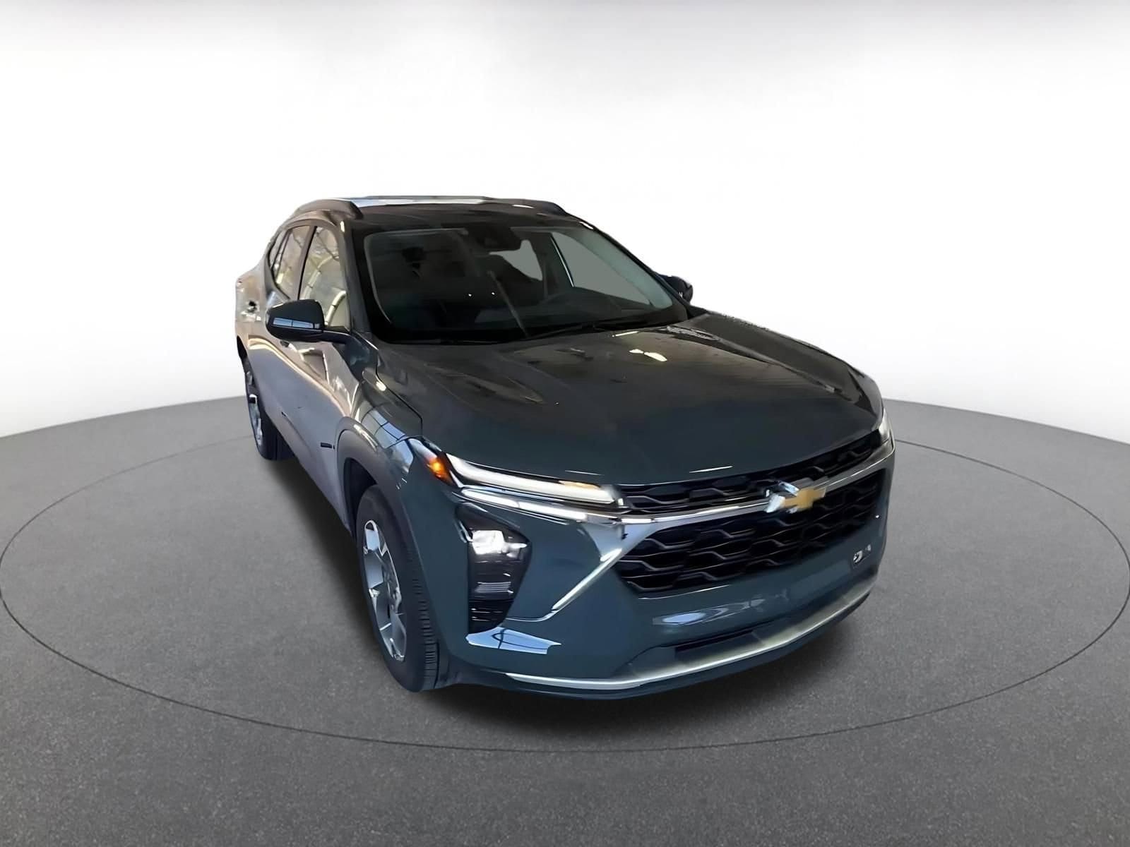 Thumbnail: 2025 Chevrolet Trax - 3