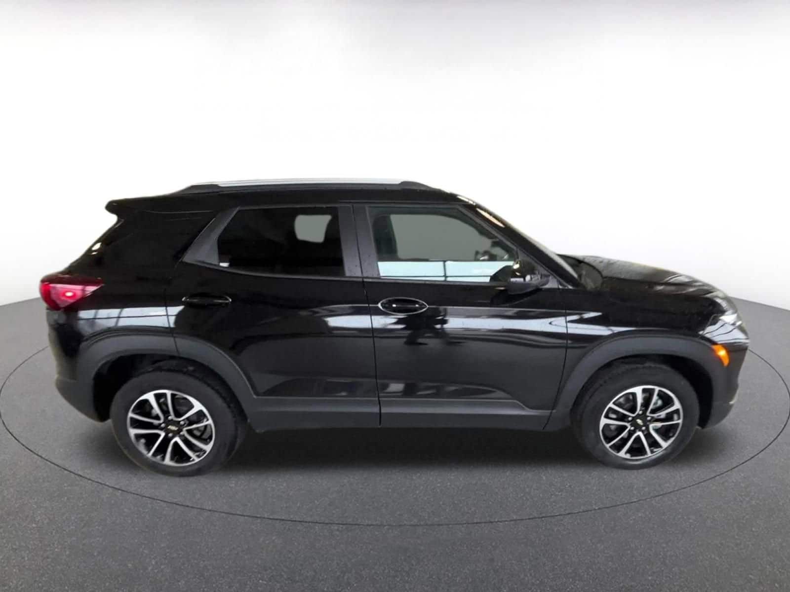 Thumbnail: 2025 Chevrolet TrailBlazer - 16