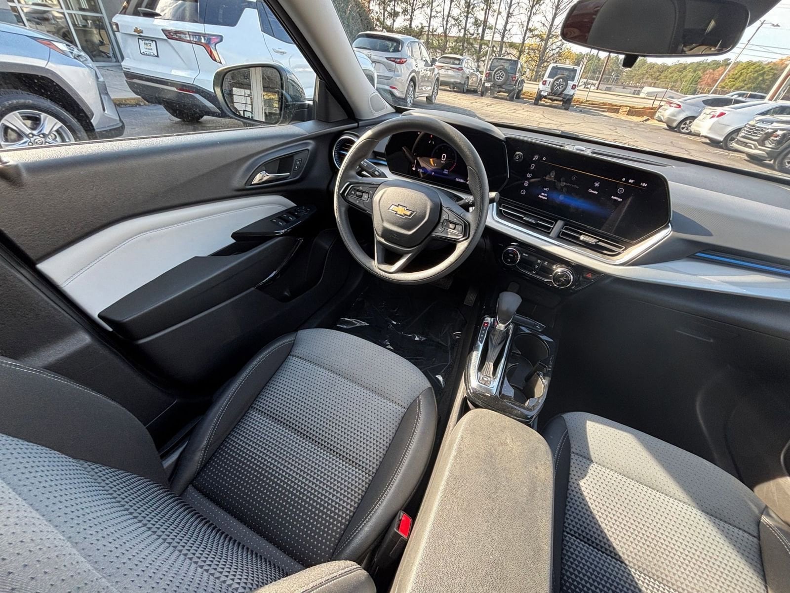 Thumbnail: 2025 Chevrolet Trax - 33