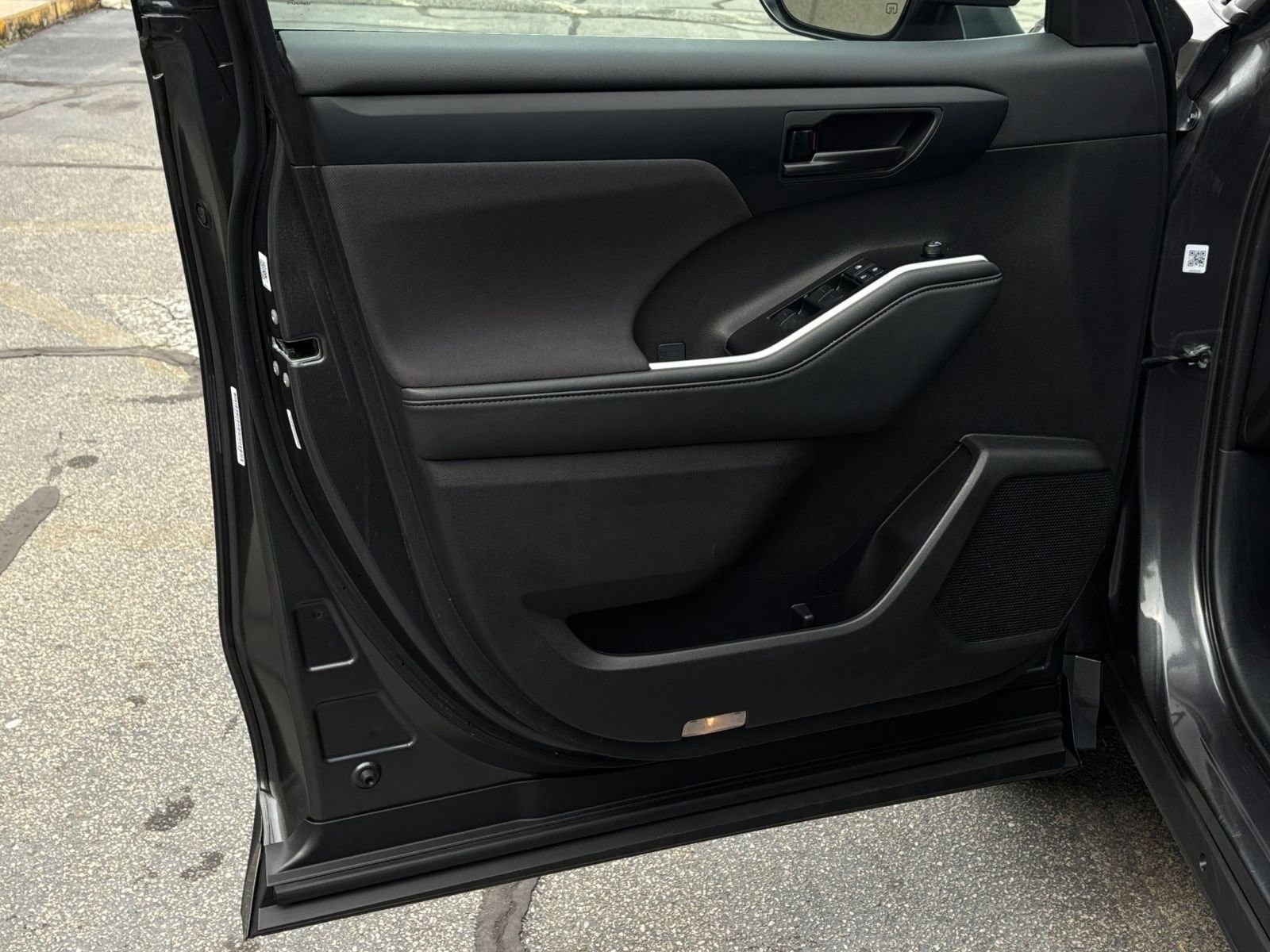 Thumbnail: 2025 Toyota Highlander - 18