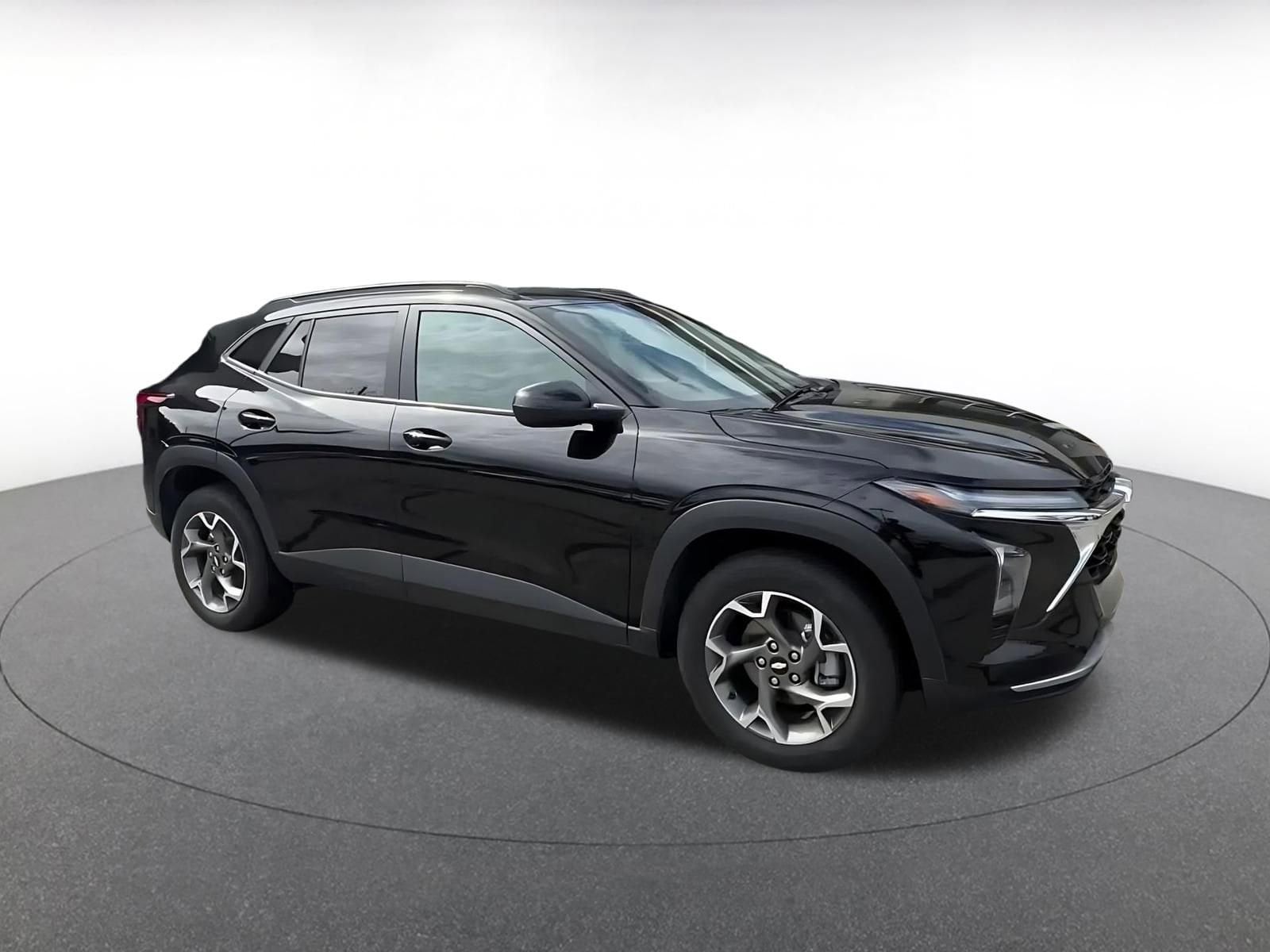 Thumbnail: 2025 Chevrolet Trax - 2