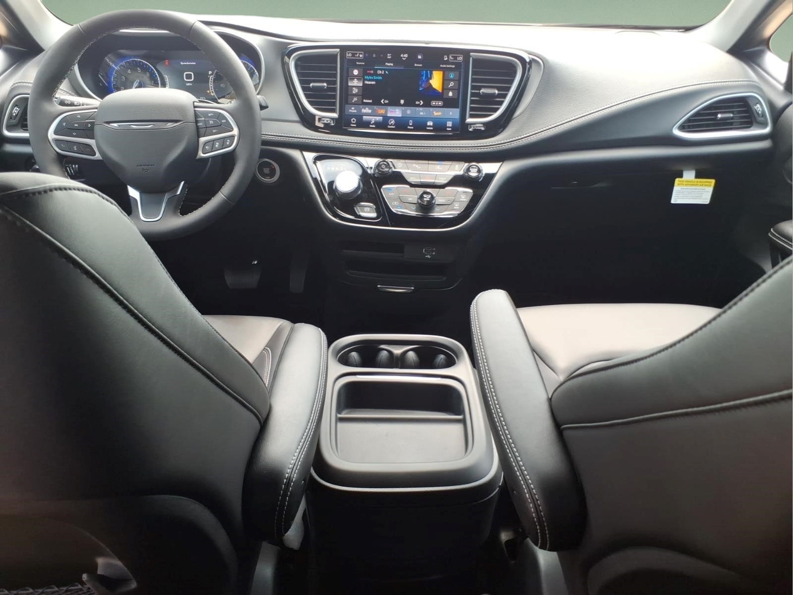 2027 Chrysler Pacifica Select - Photo 12
