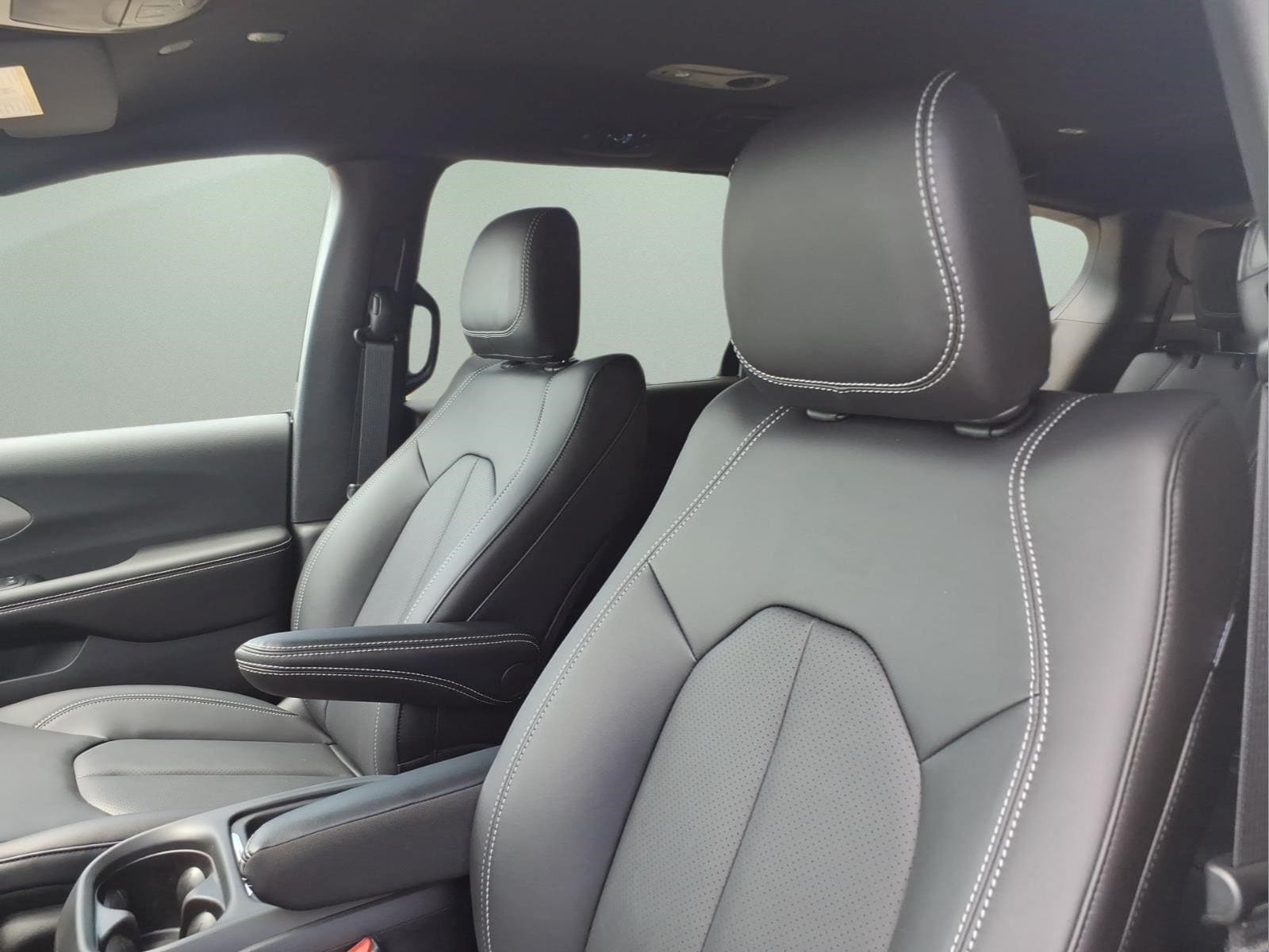 2027 Chrysler Pacifica Select - Photo 17