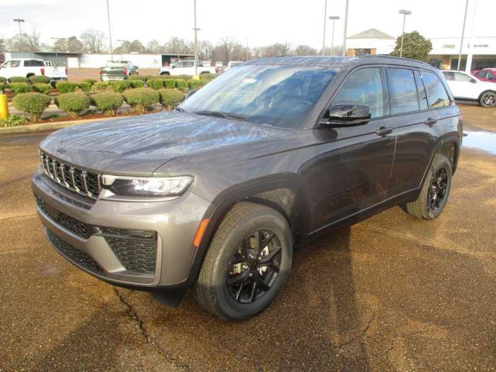 New 2026 Jeep Grand Cherokee Laredo Sport Utility