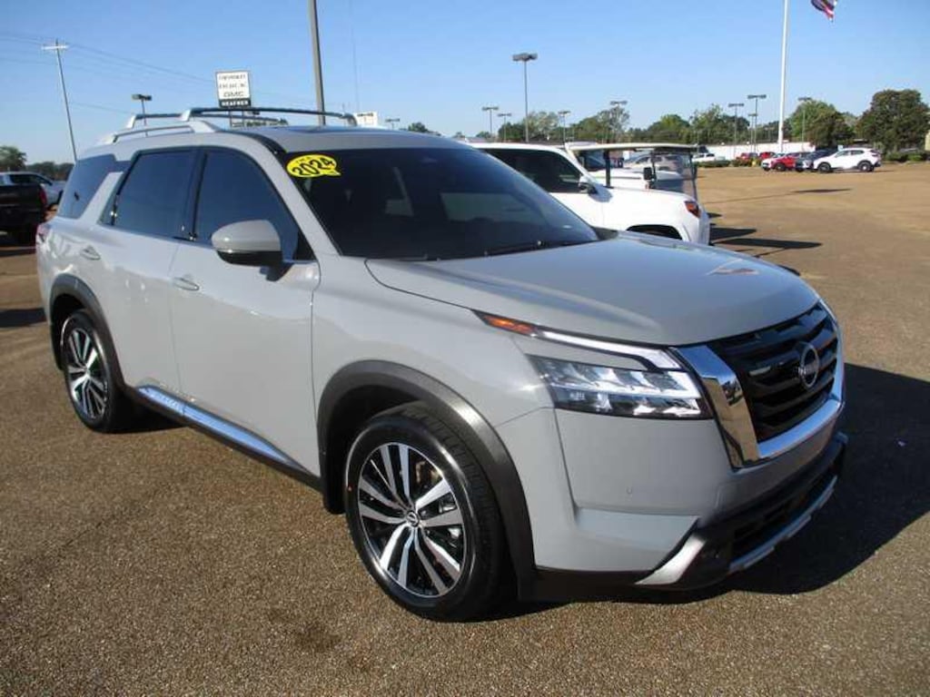 Used 2024 Nissan Pathfinder Platinum SUV