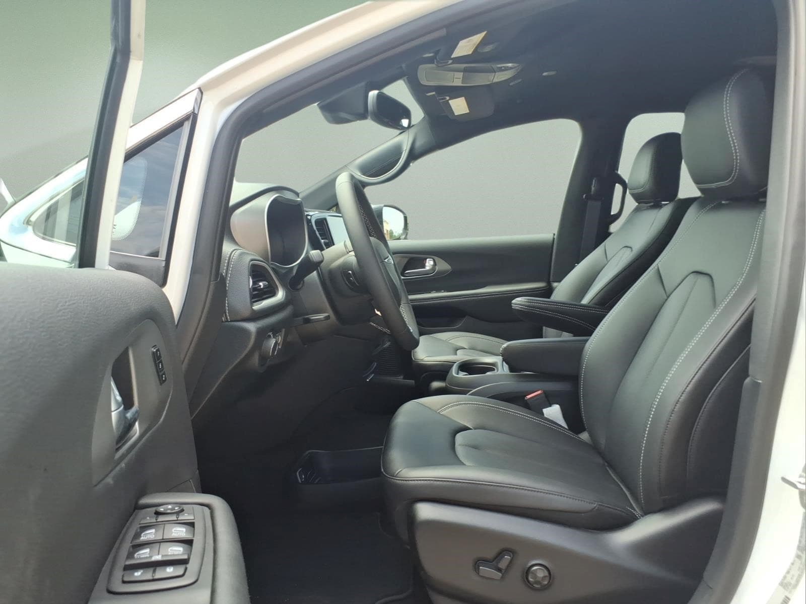 2027 Chrysler Pacifica Select - Photo 16