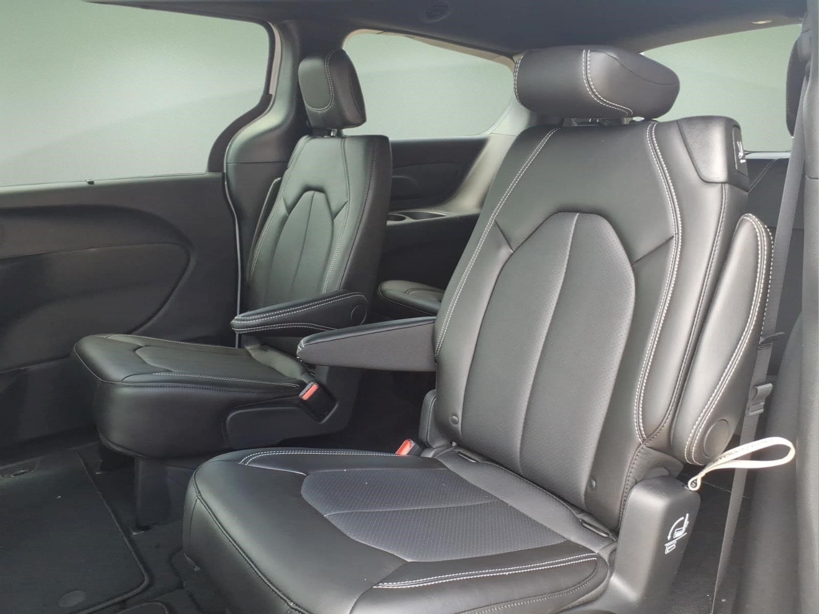 2027 Chrysler Pacifica Select - Photo 10
