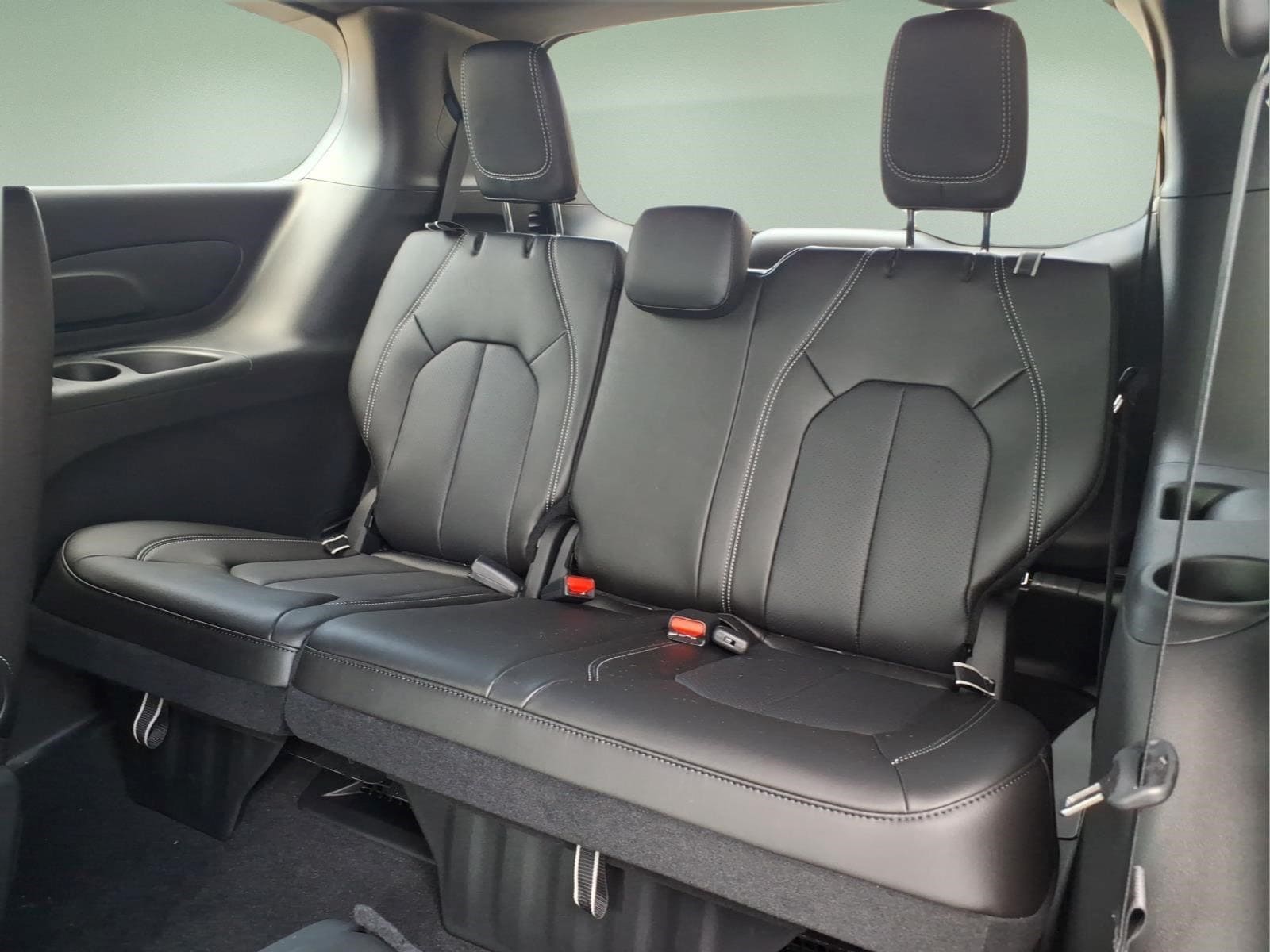 2027 Chrysler Pacifica Select - Photo 11
