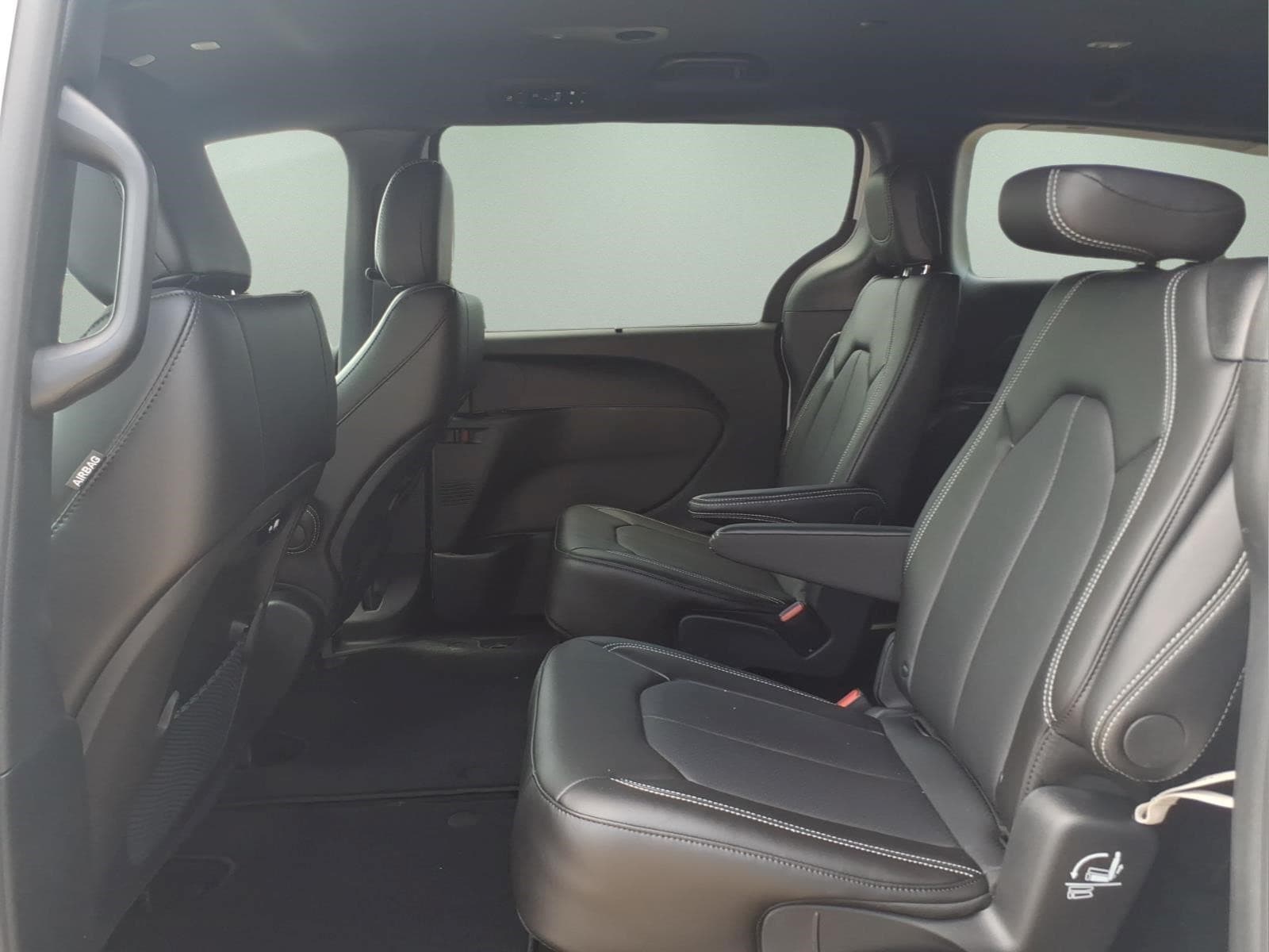 2027 Chrysler Pacifica Select - Photo 9