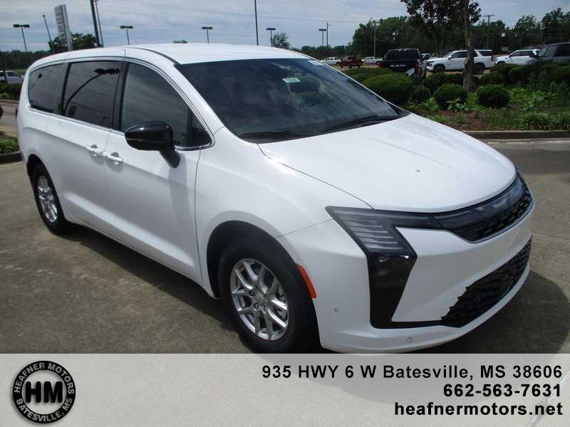 2027 Chrysler Pacifica Select's photo