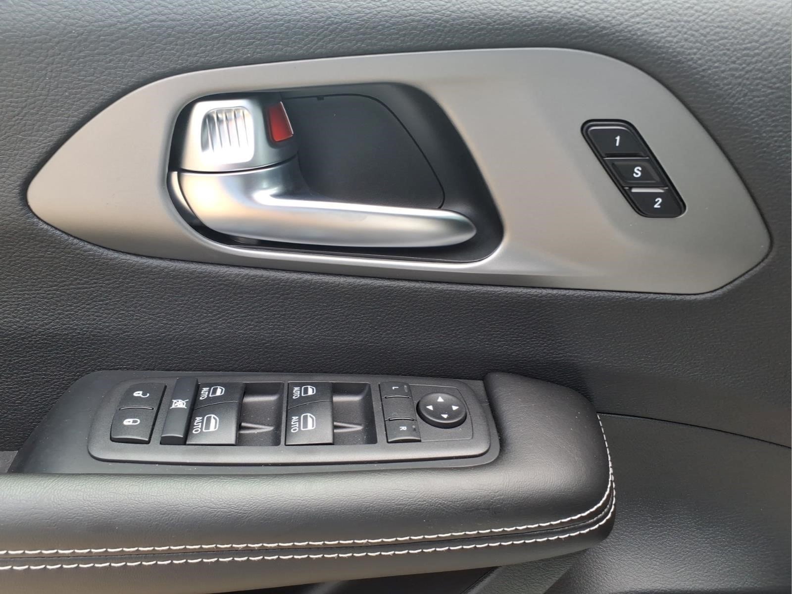 2027 Chrysler Pacifica Select - Photo 15