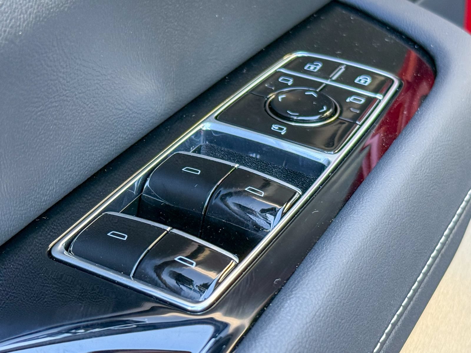 2027 Cadillac VISTIQ Sport - Photo 17
