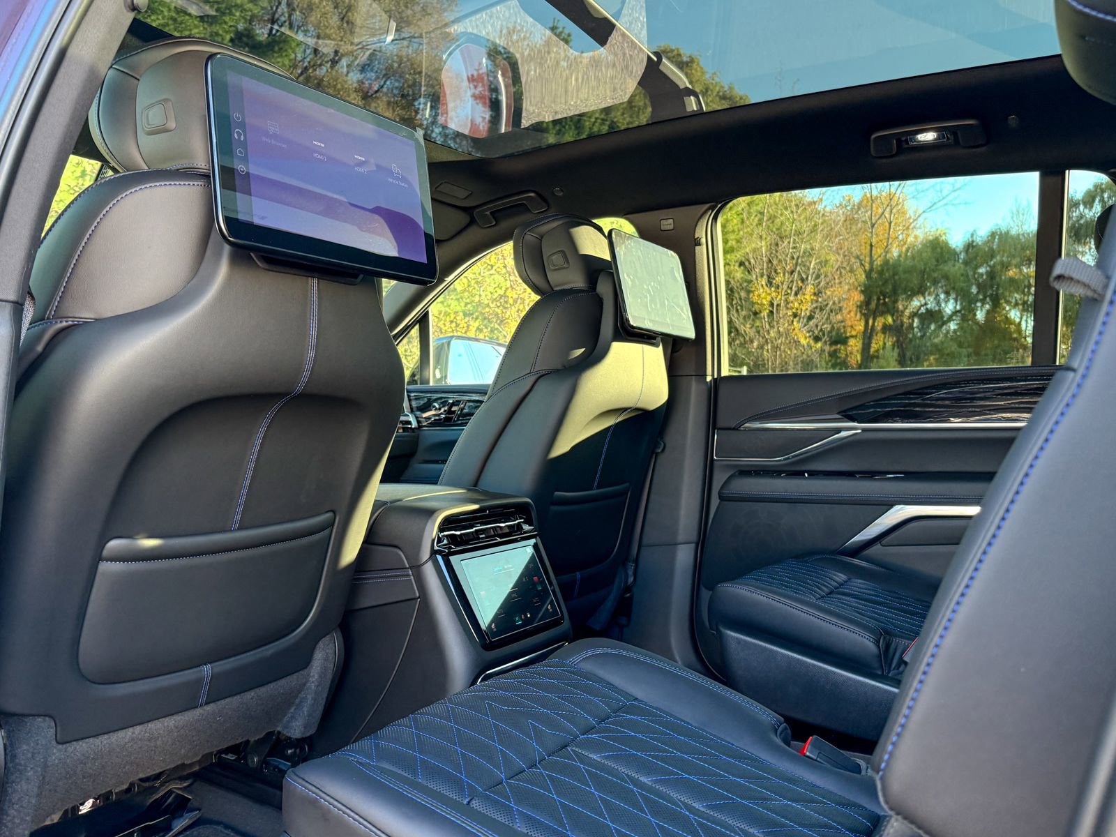 2025 Cadillac Escalade IQ Sport 1 - Photo 38