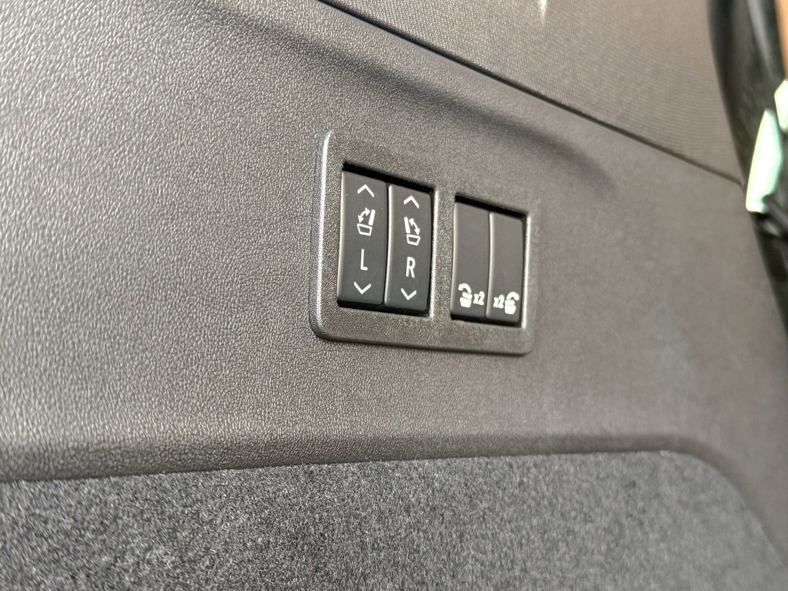 2025 Cadillac Escalade IQ Sport 2 - Photo 36