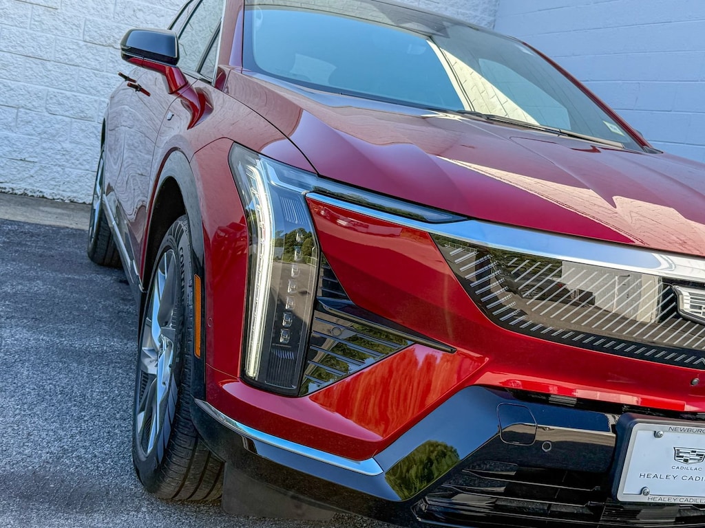 New 2027 CADILLAC OPTIQ Luxury SUV