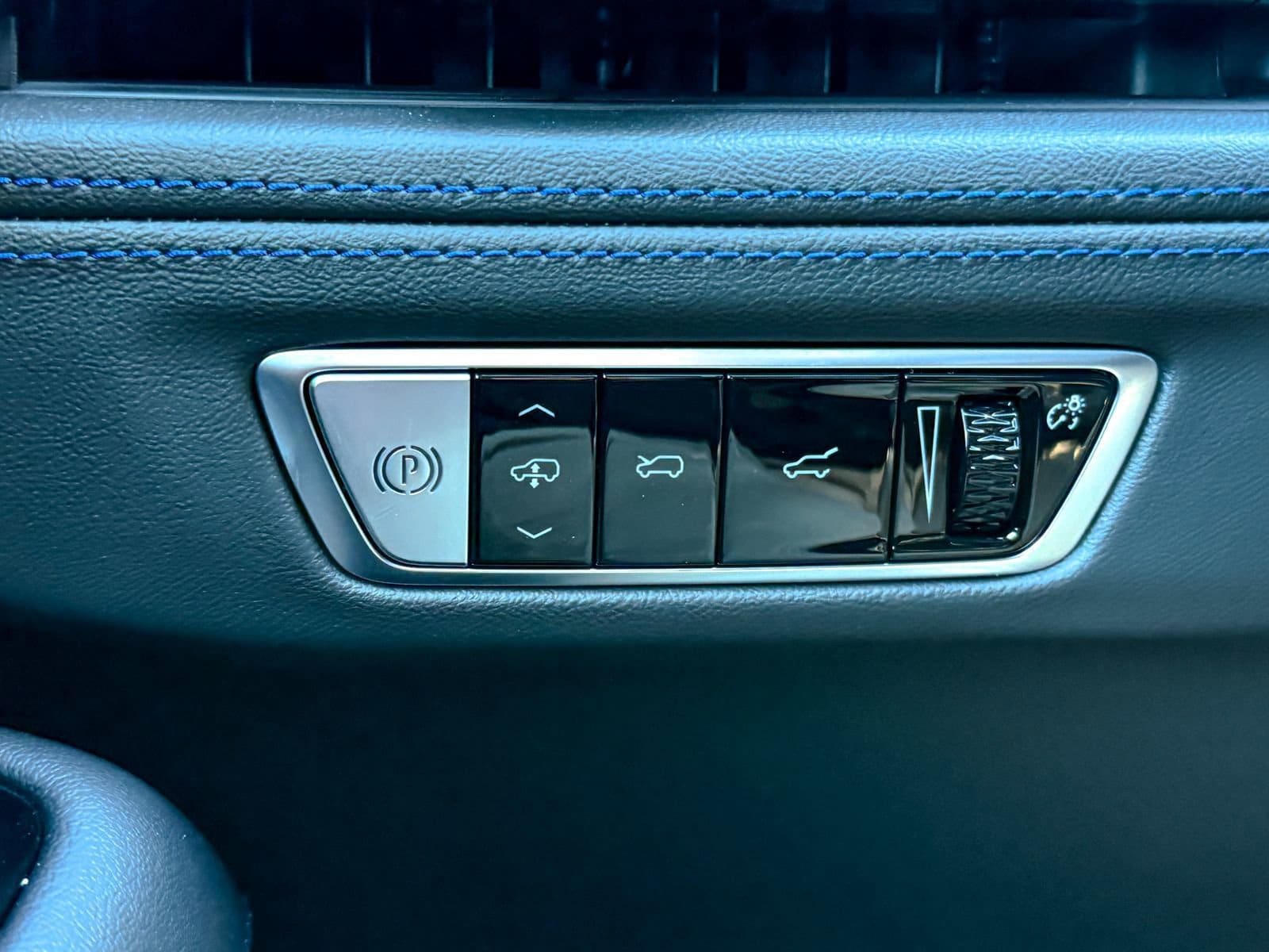 2025 Cadillac Escalade IQ Sport 1 - Photo 28