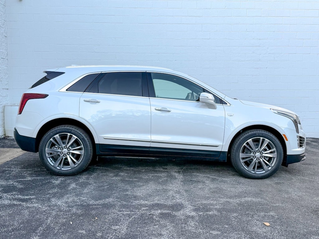 New 2025 CADILLAC XT5 Premium Luxury SUV